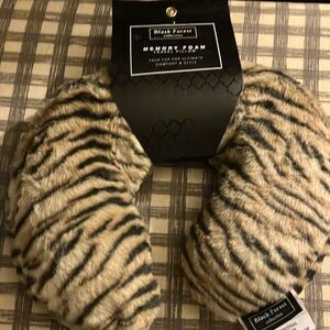 Memory foam travel pillow faux fur for ultimate comfort and style